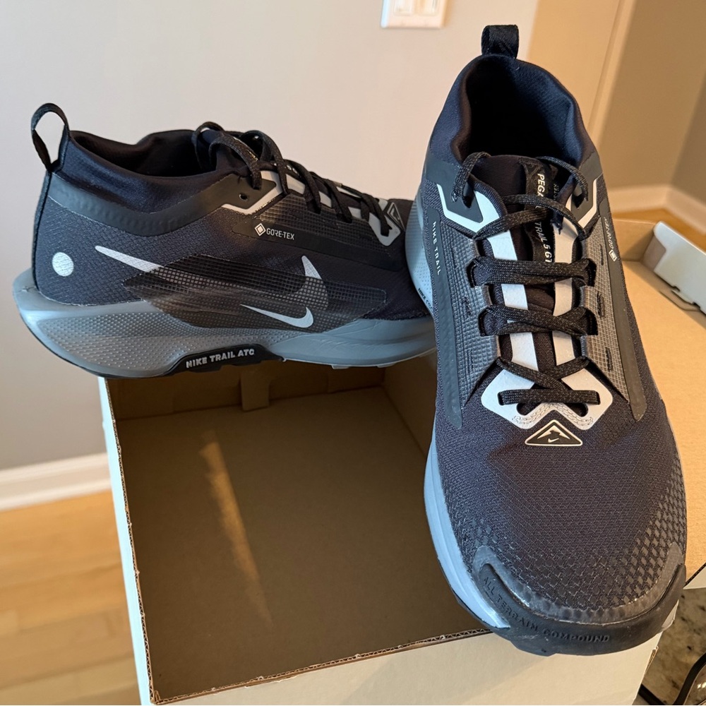 Nike Pegasus Trail 5 GORE-TEX
Men's Waterproof Trail Running Shoes size 11.5